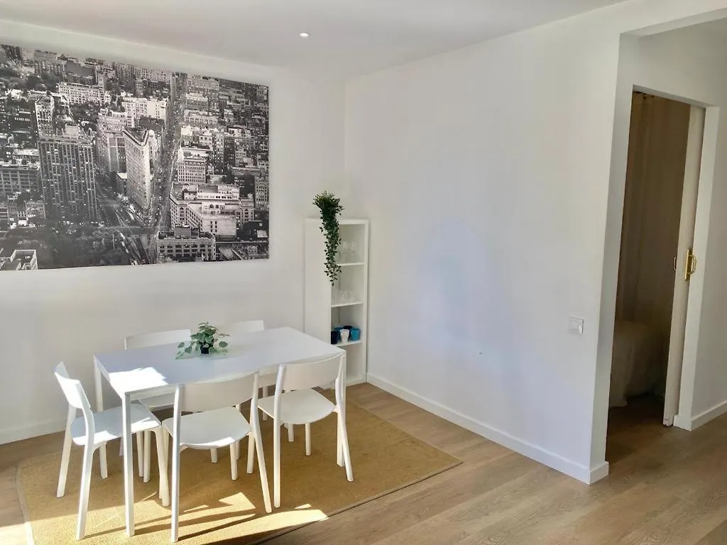 2 Bdr Eixample Apartment Barcellona