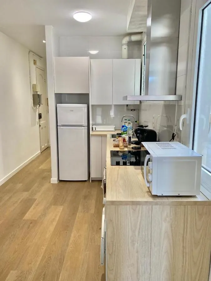2 Bdr Eixample Apartment Barcellona
